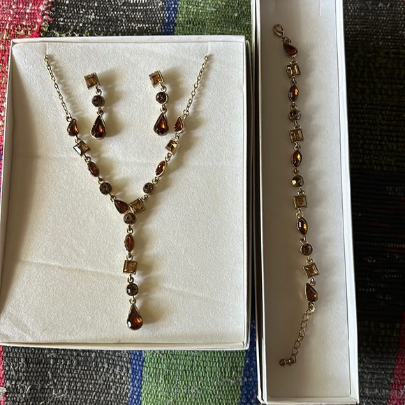 Jewelry Set - Picture 1 of 1